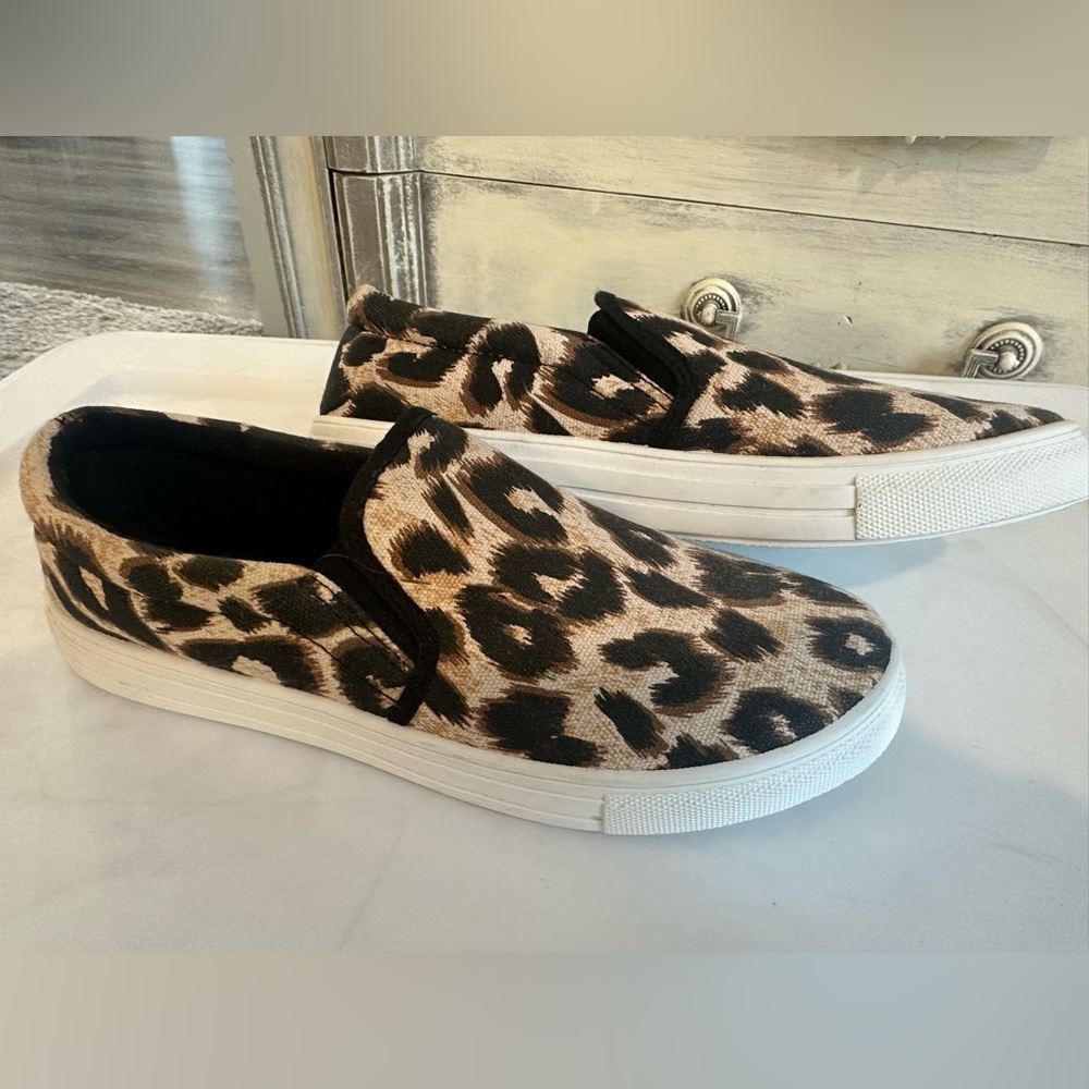 Cheetah print slides - size 8.5